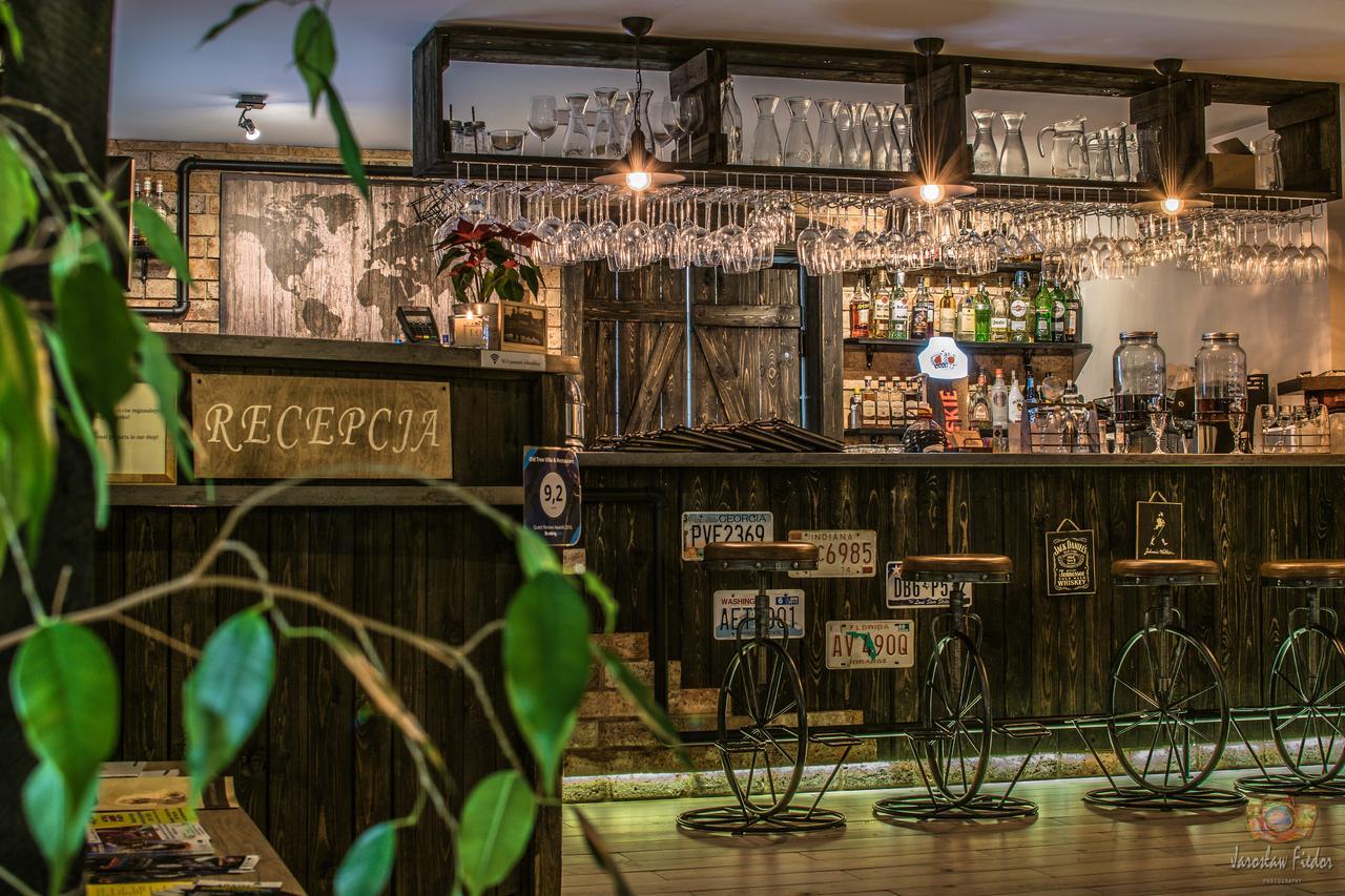 Old Tree Village & Restaurant オシフィエンチム エクステリア 写真